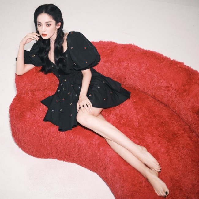 凌晨两点的交易大厅：财经新闻如何重塑投资节奏