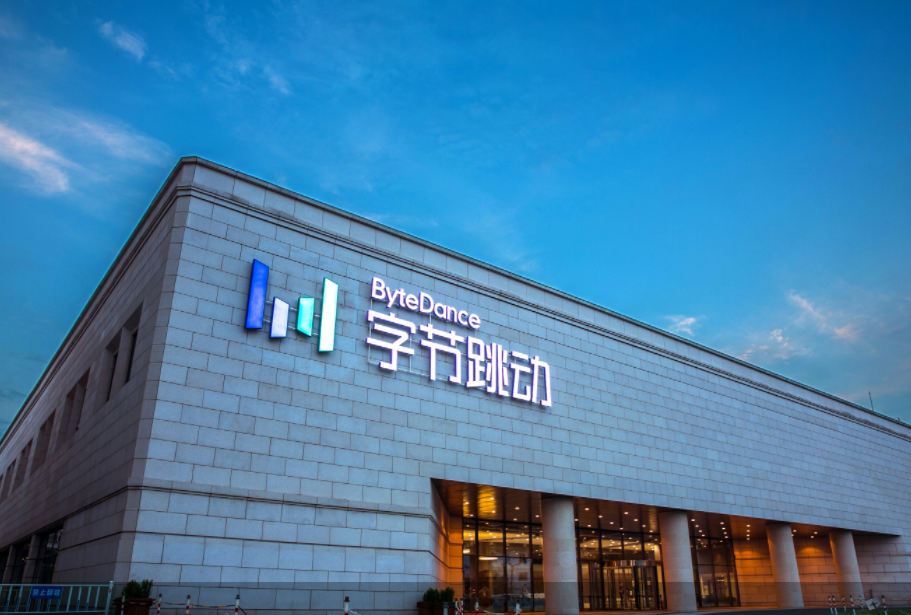 都市晚间新闻直播回放：深夜屏幕前的城市脉搏